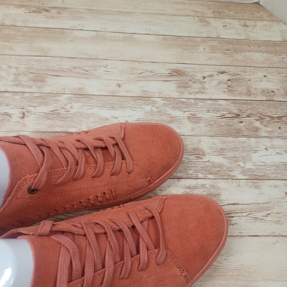 TOMS Suede Low Top Sneakers Mauve Salmon Leather EUC Women's Size 8.5 - Picture 9 of 12